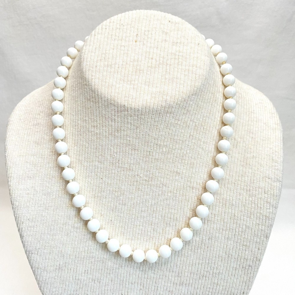 💎Trifari Signed White Graduated Knotted Bead Necklace Princess Length
